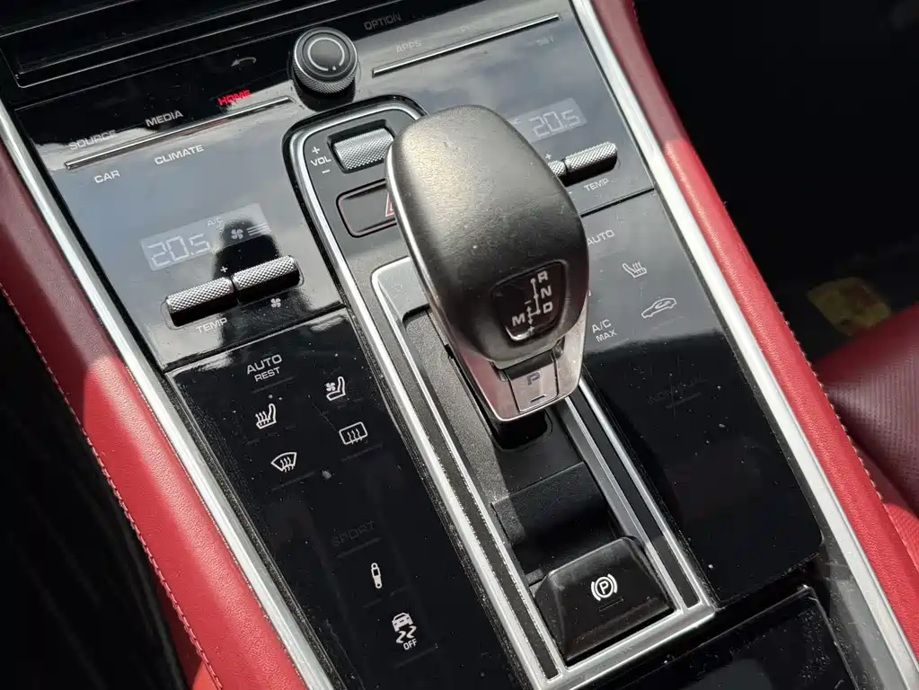 Porsche Panamera 2018 — фото 14