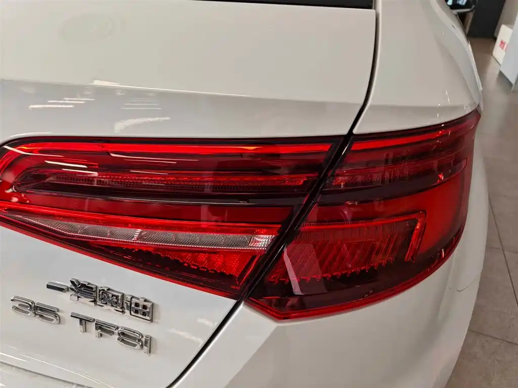 Audi A3 2018 — фото 19