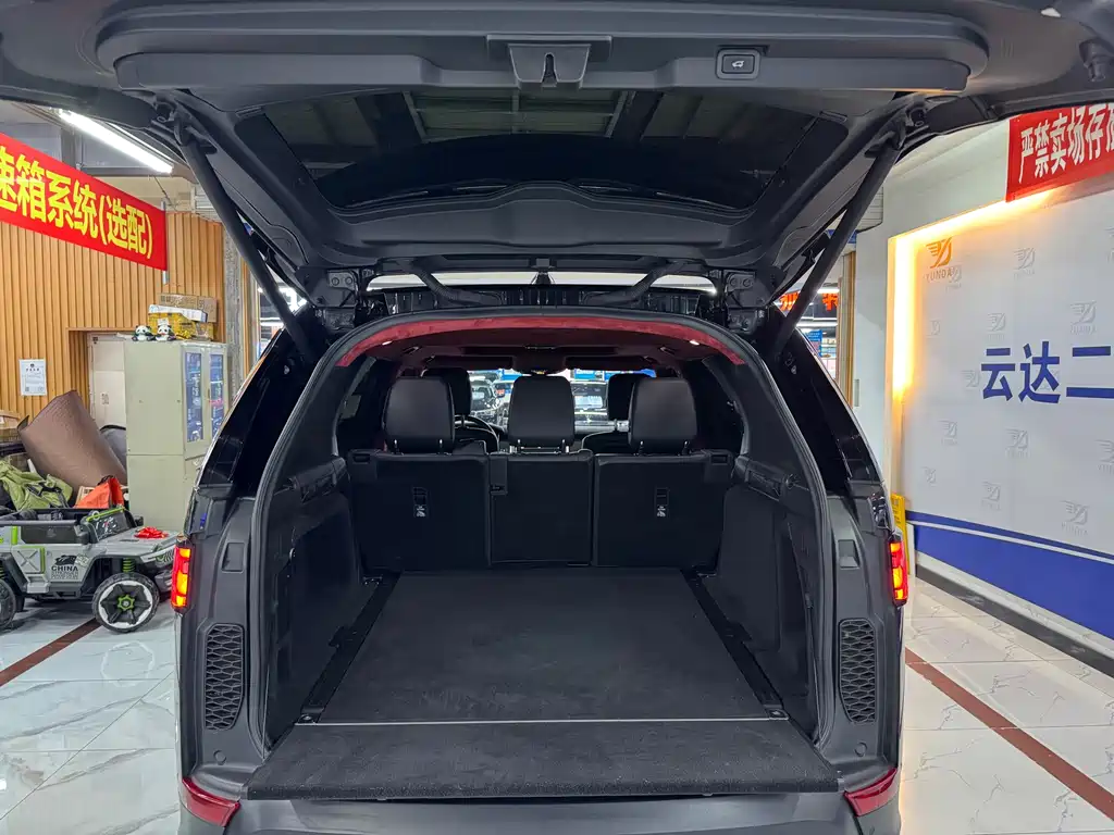 Land Rover Discovery 2019 — фото 12