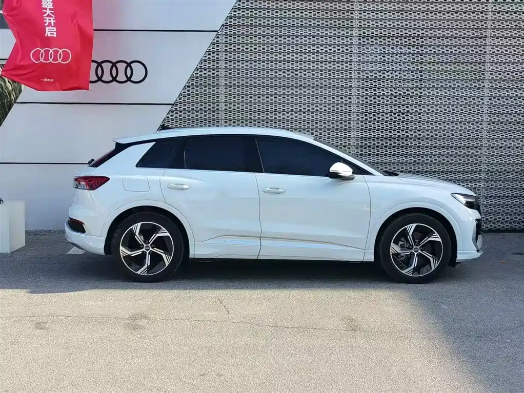 Audi Q4 e-tron 2024 — фото 4
