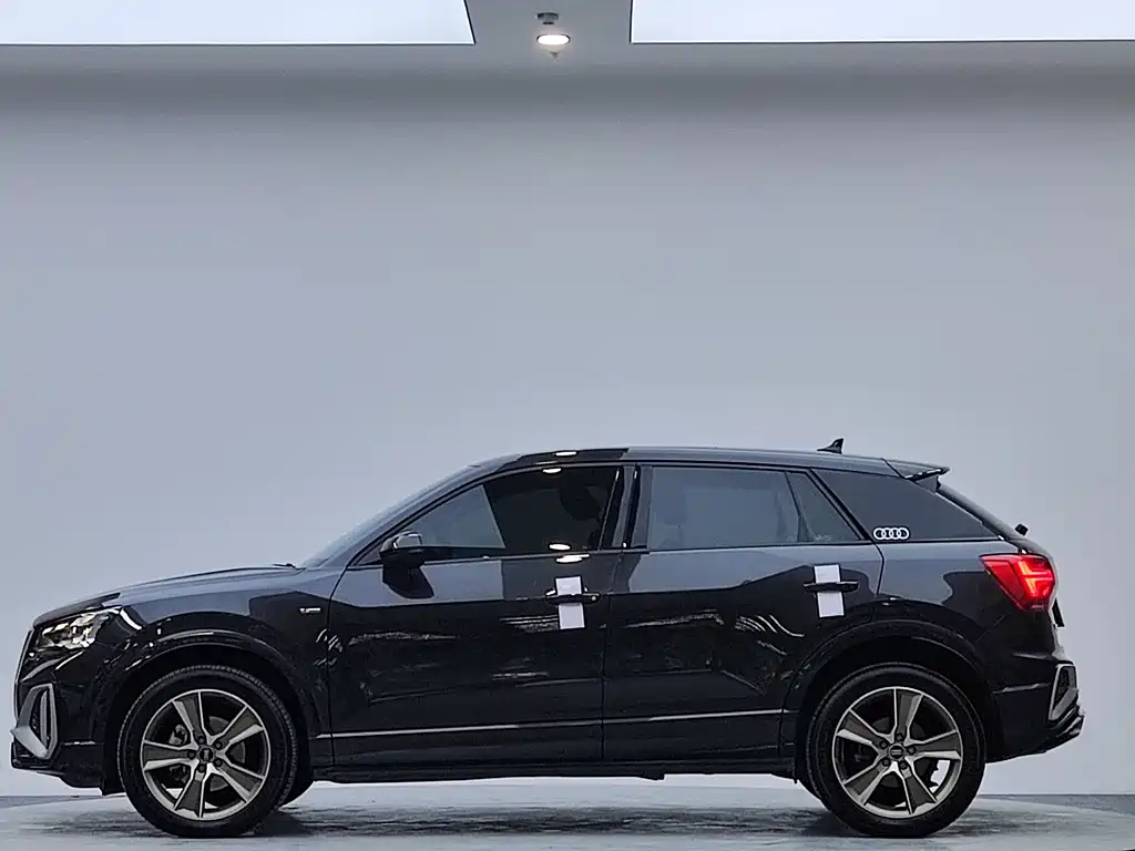 Audi Q2L 2022 — фото 4