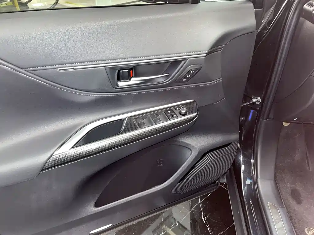 Toyota Venza 2023 — фото 15