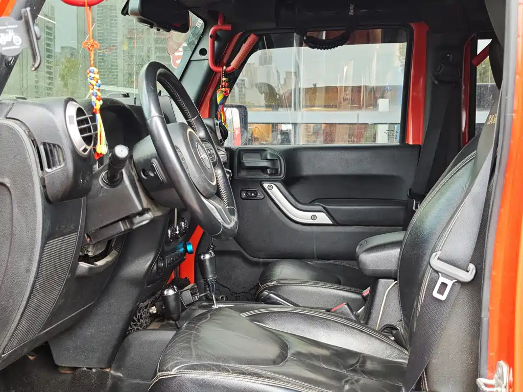 Jeep Wrangler 2015 — фото 15
