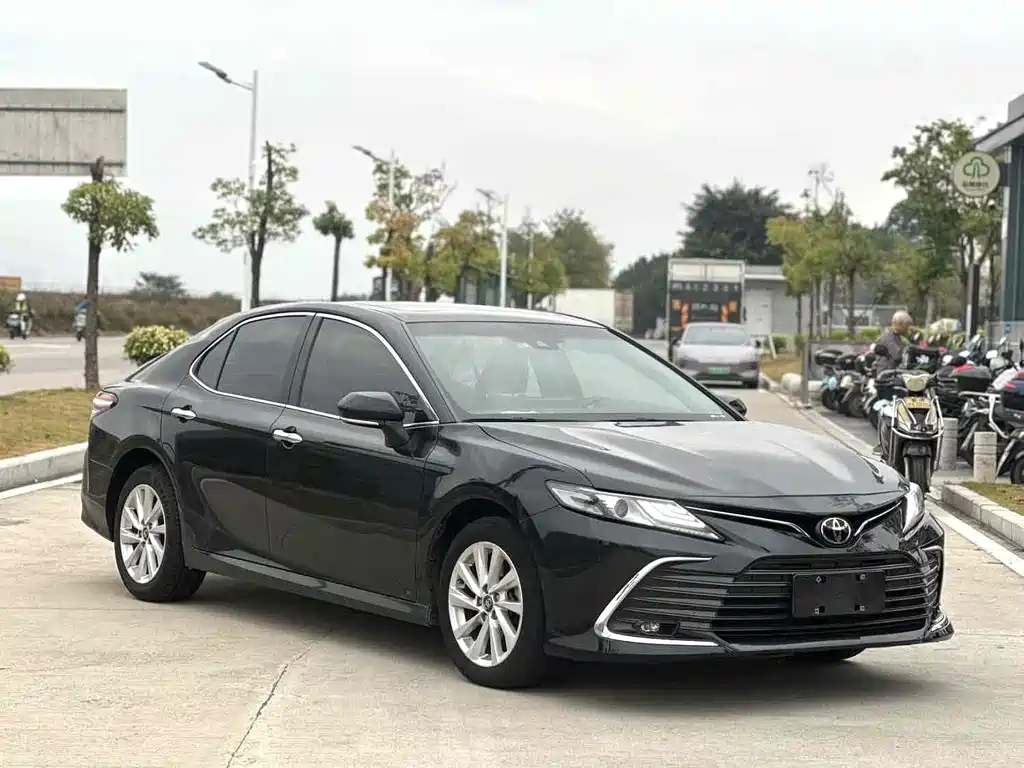 Toyota Camry 2022 — фото 3