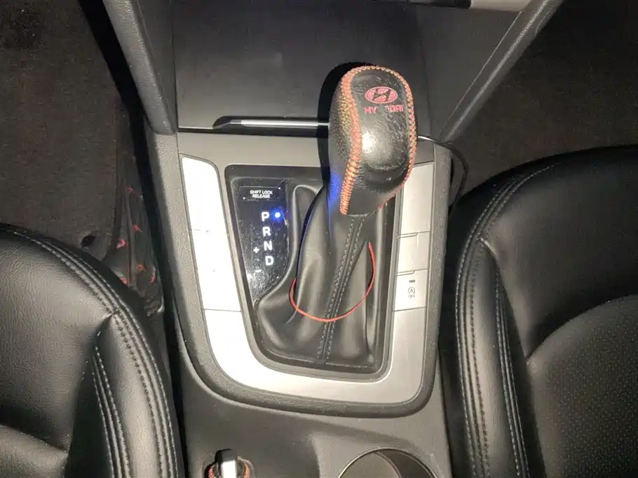 Hyundai Elantra 2019 — фото 16