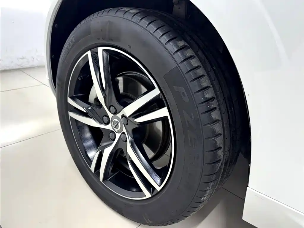 Volvo XC60 2020 — фото 22