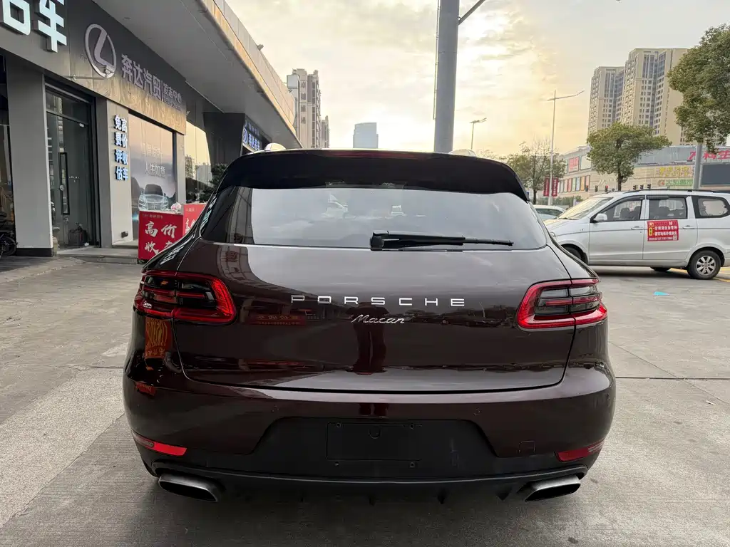 Porsche Macan 2017 — фото 14