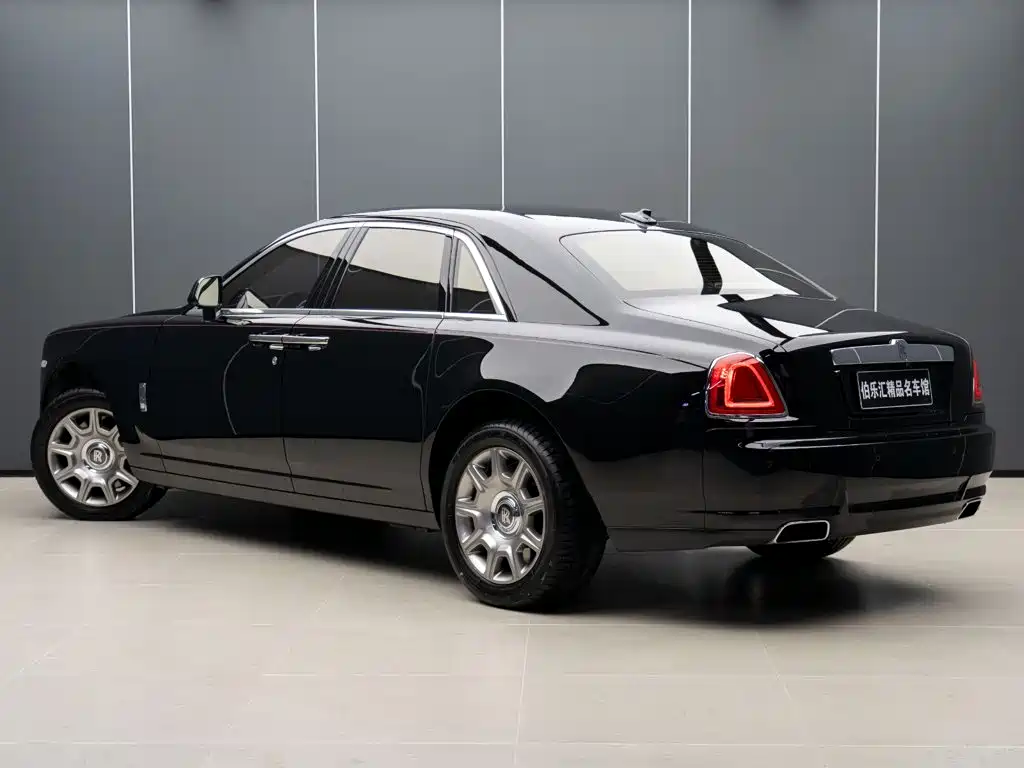 Rolls-Royce Ghost 2017 — фото 3