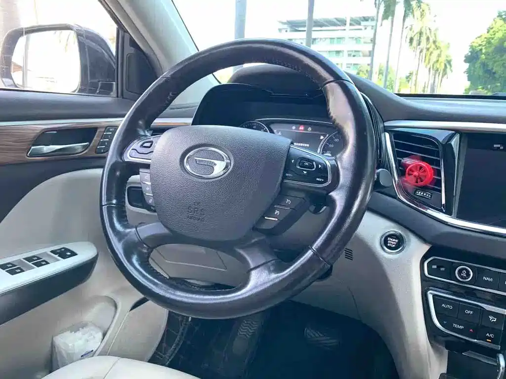 GAC Trumpchi GS8 2017 — фото 11