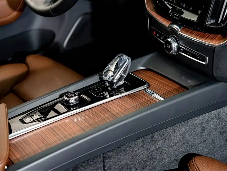 Volvo XC60 2025 — фото 19