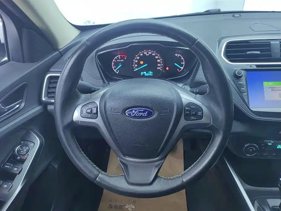 Ford Escort 2018 — фото 15