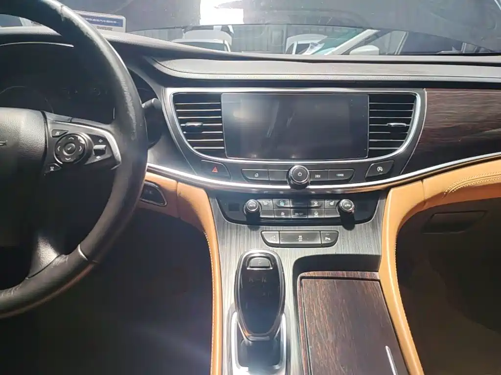 Buick LaCrosse 2018 — фото 10