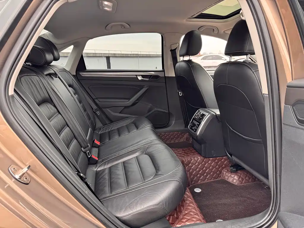 Volkswagen Passat 2017 — фото 13