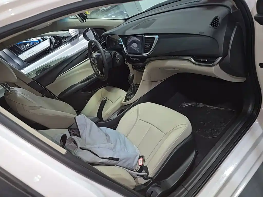 Buick Excelle 2018 — фото 25