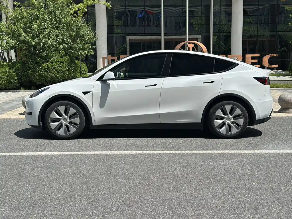 Tesla Model Y 2022 — фото 4
