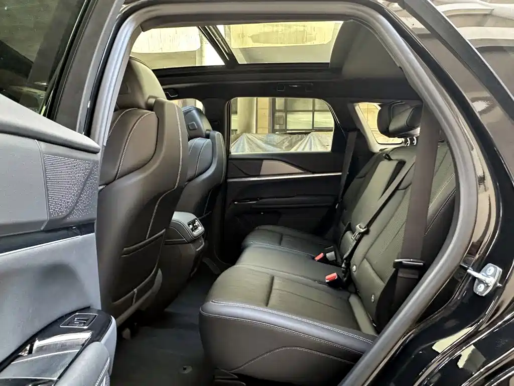 Cadillac XT5 2025 — фото 10