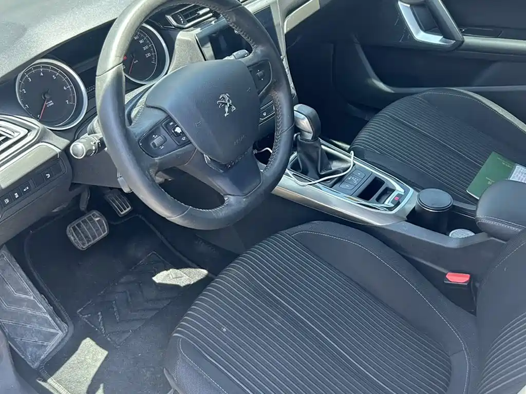 Peugeot 408 2015 — фото 14