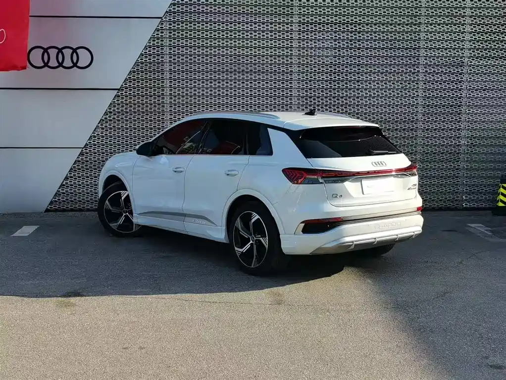 Audi Q4 e-tron 2024 — фото 5