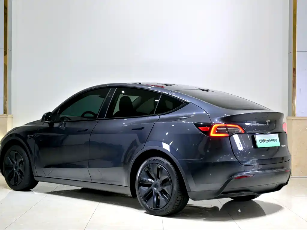 Tesla Model Y 2024 — фото 24