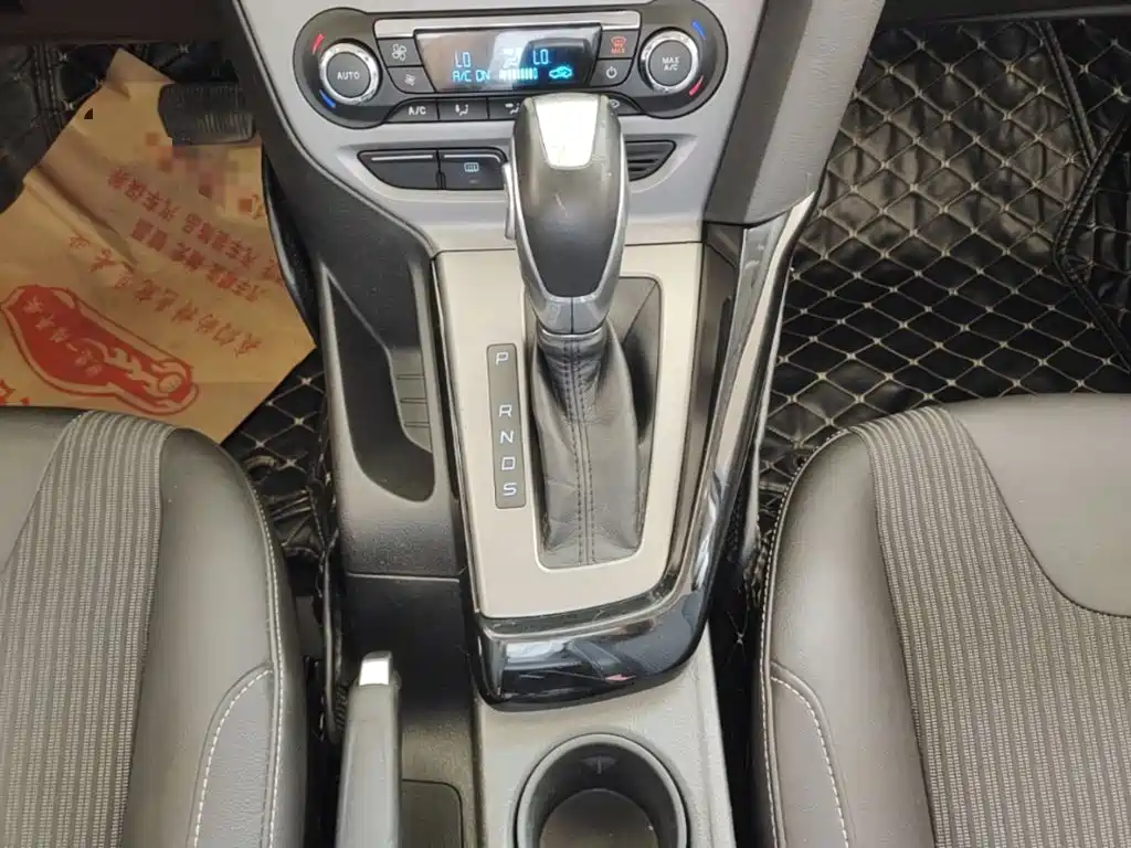 Ford Focus 2015 — фото 14