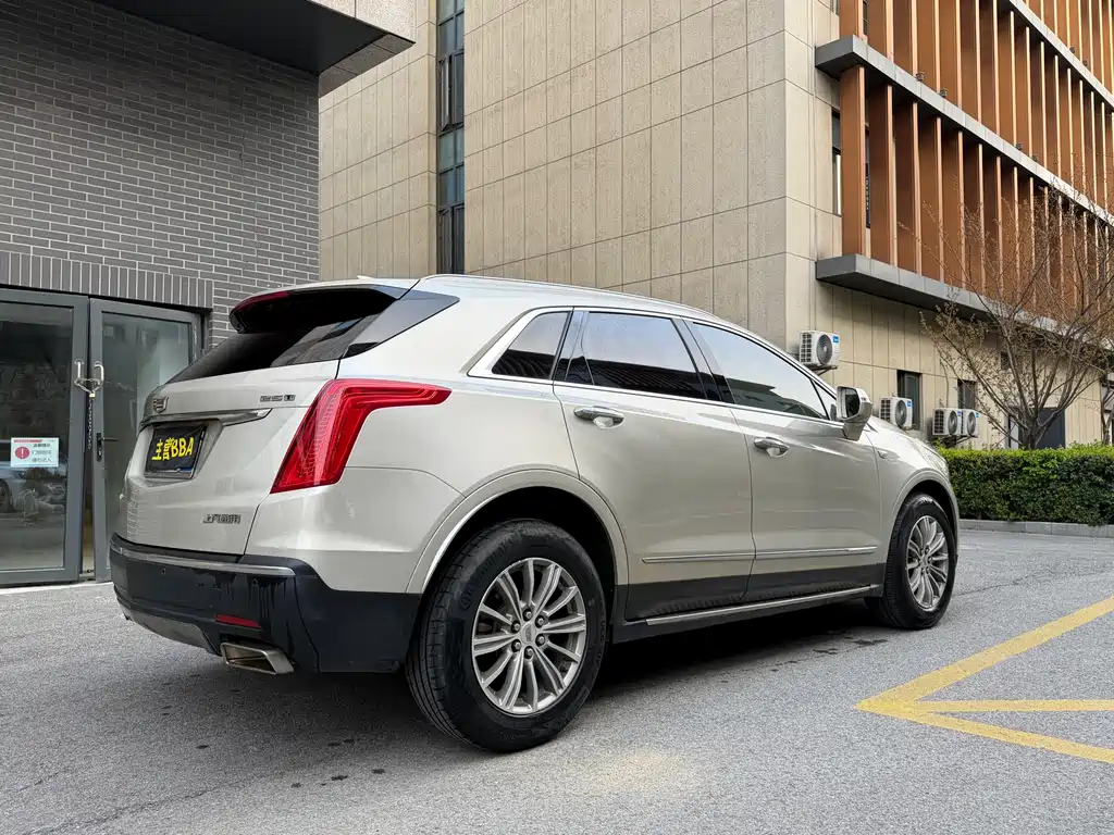 Cadillac XT5 2017 — фото 23