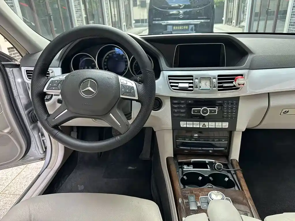 Mercedes-Benz E-Class 2014 — фото 12