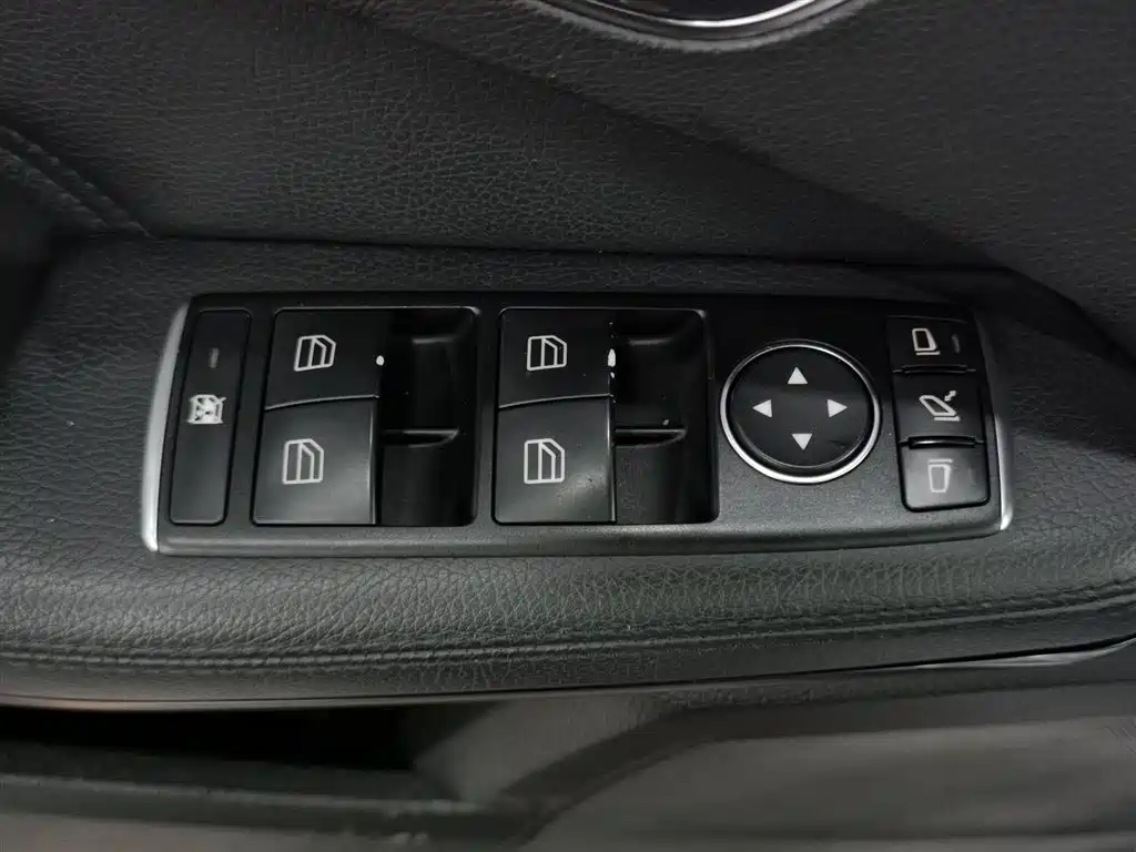 Mercedes-Benz E-Class 2015 — фото 9