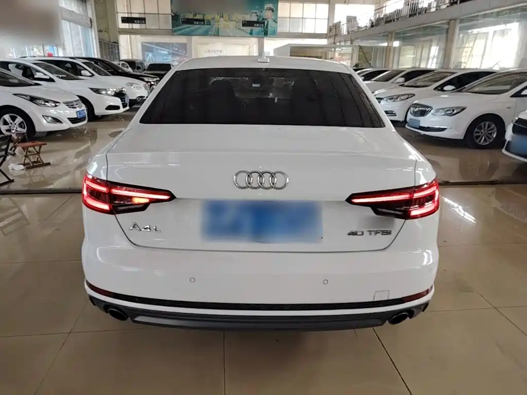Audi A4L 2018