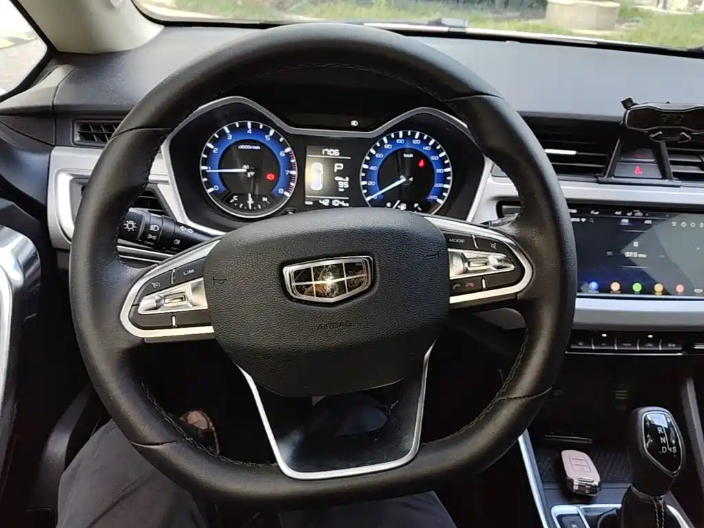 Geely Vision X3 2020 — фото 11