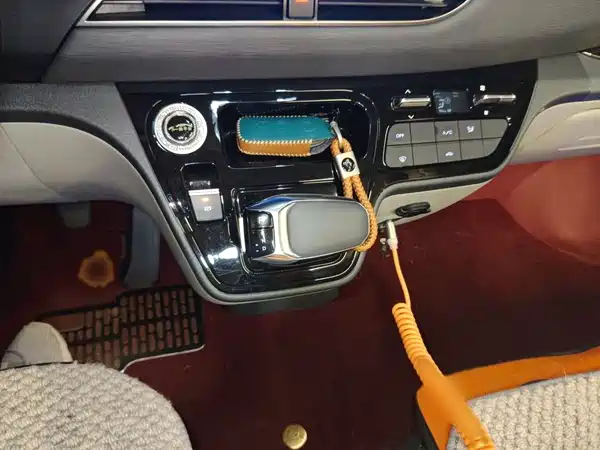 SINOTRUK Pioneer Officer V 2025