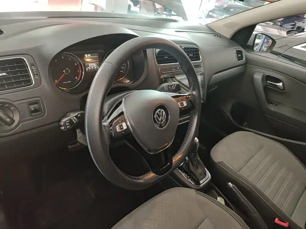 Volkswagen Polo 2015 — фото 11