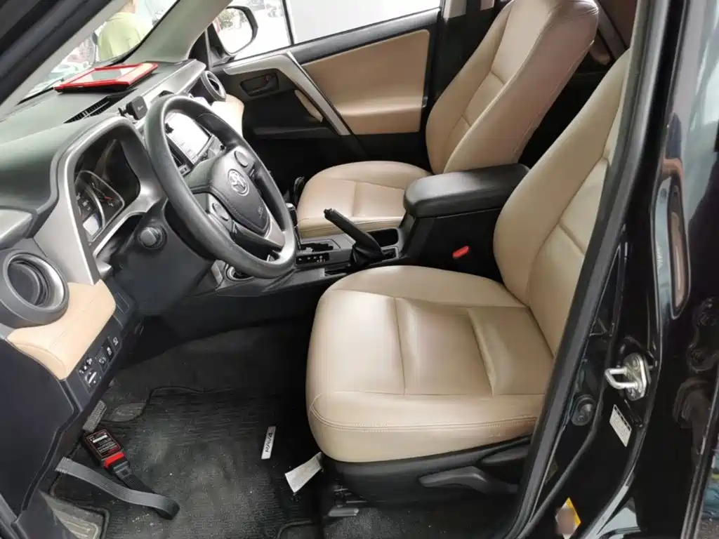 Toyota RAV4 2017 — фото 15