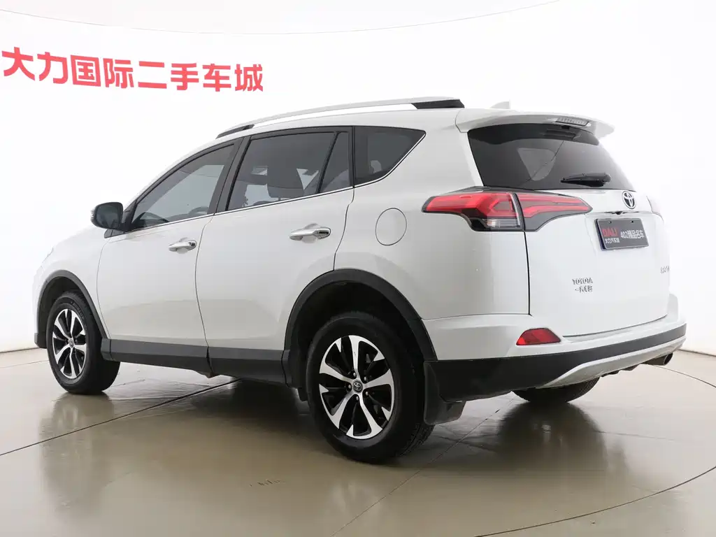 Toyota RAV4 2018 — фото 6