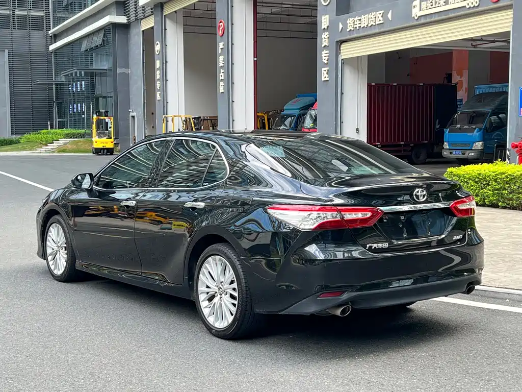 Toyota Camry 2020 — фото 9
