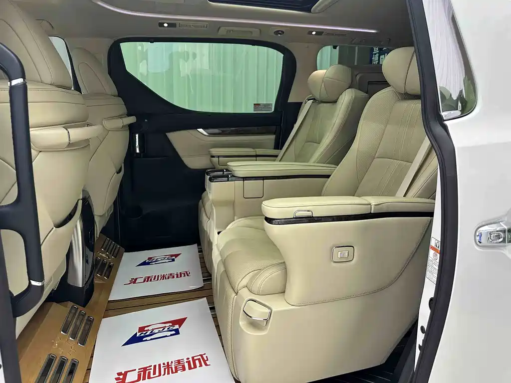 Toyota Alphard 2021 — фото 10