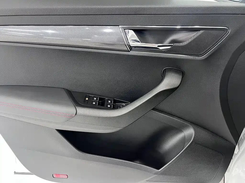 Skoda Karoq 2023 — фото 11