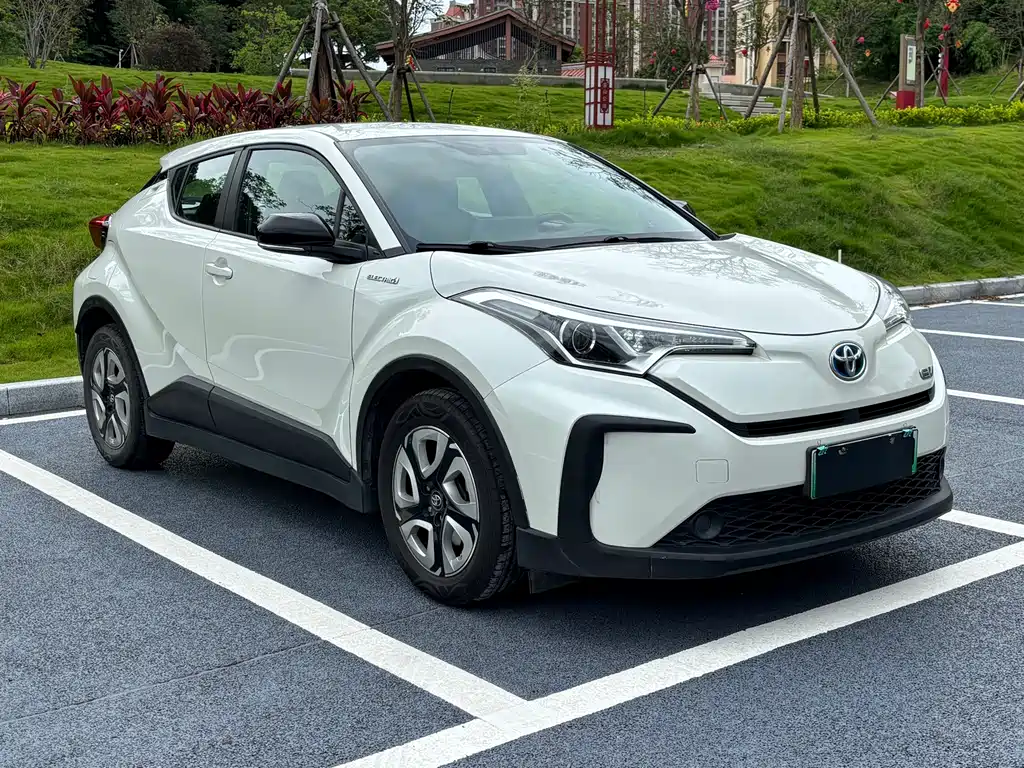 Toyota C-HR EV 2021 — фото 3