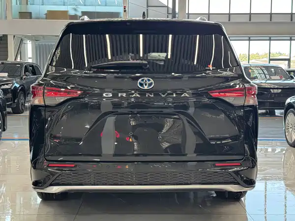 Toyota Granvia 2023