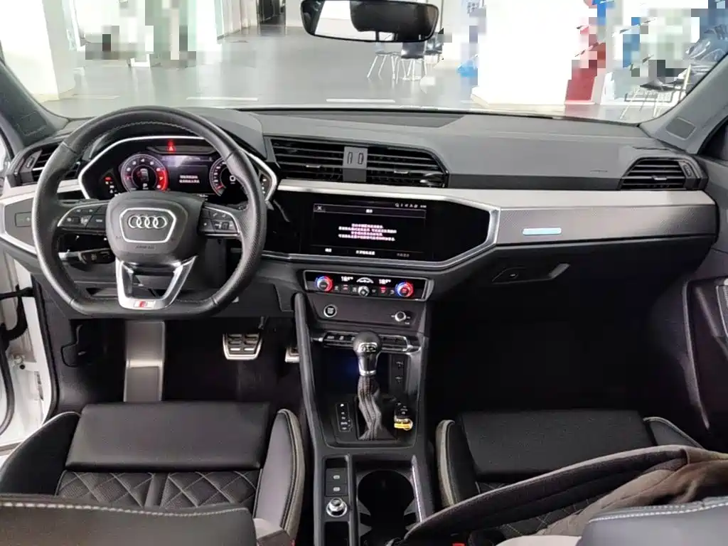 Audi Q3 Sportback 2025 — фото 16