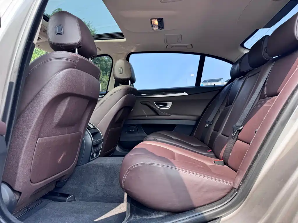 BMW 5 Series 2015 — фото 17