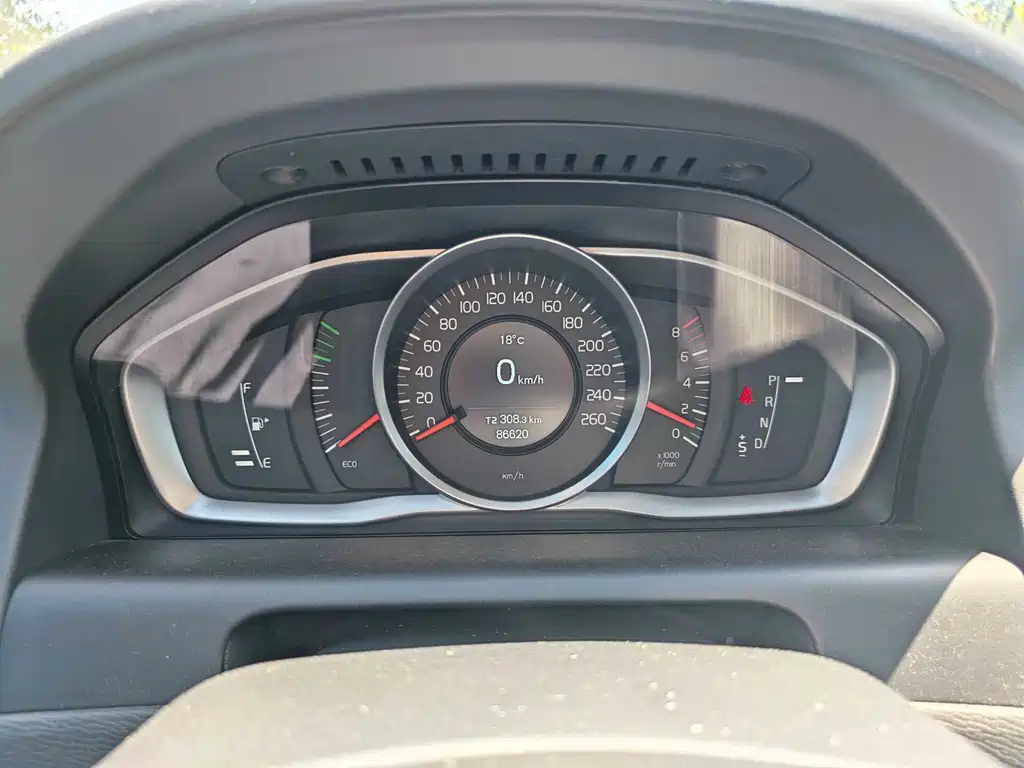 Volvo XC60 2015 — фото 10