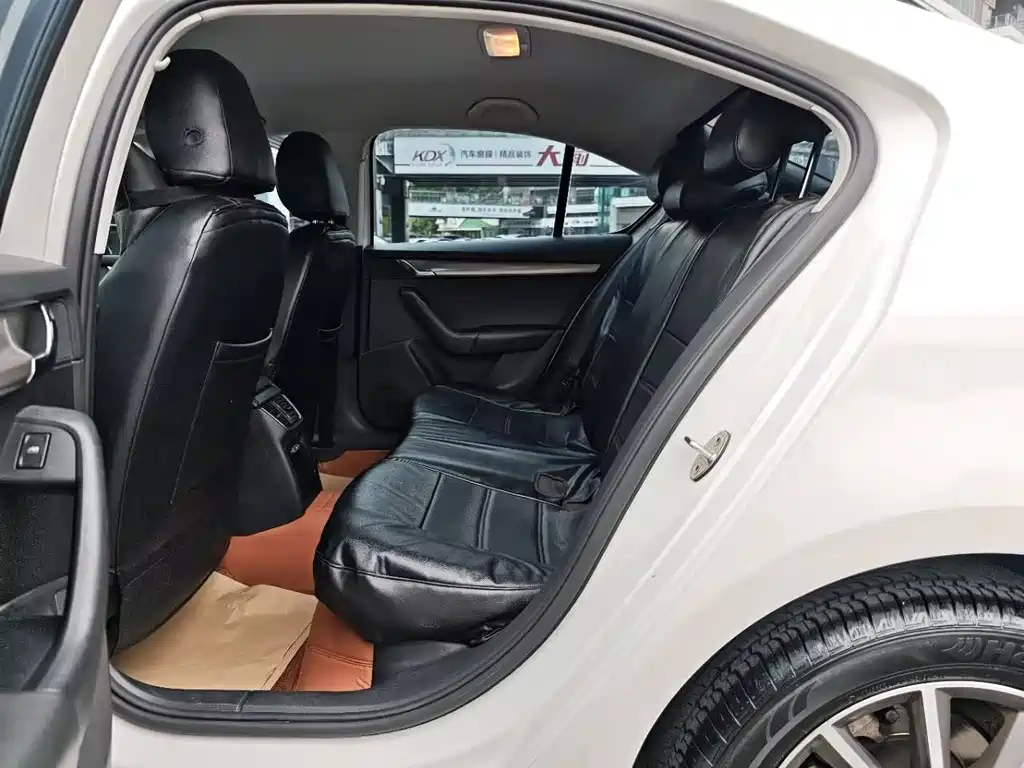 Skoda Octavia 2018 — фото 14