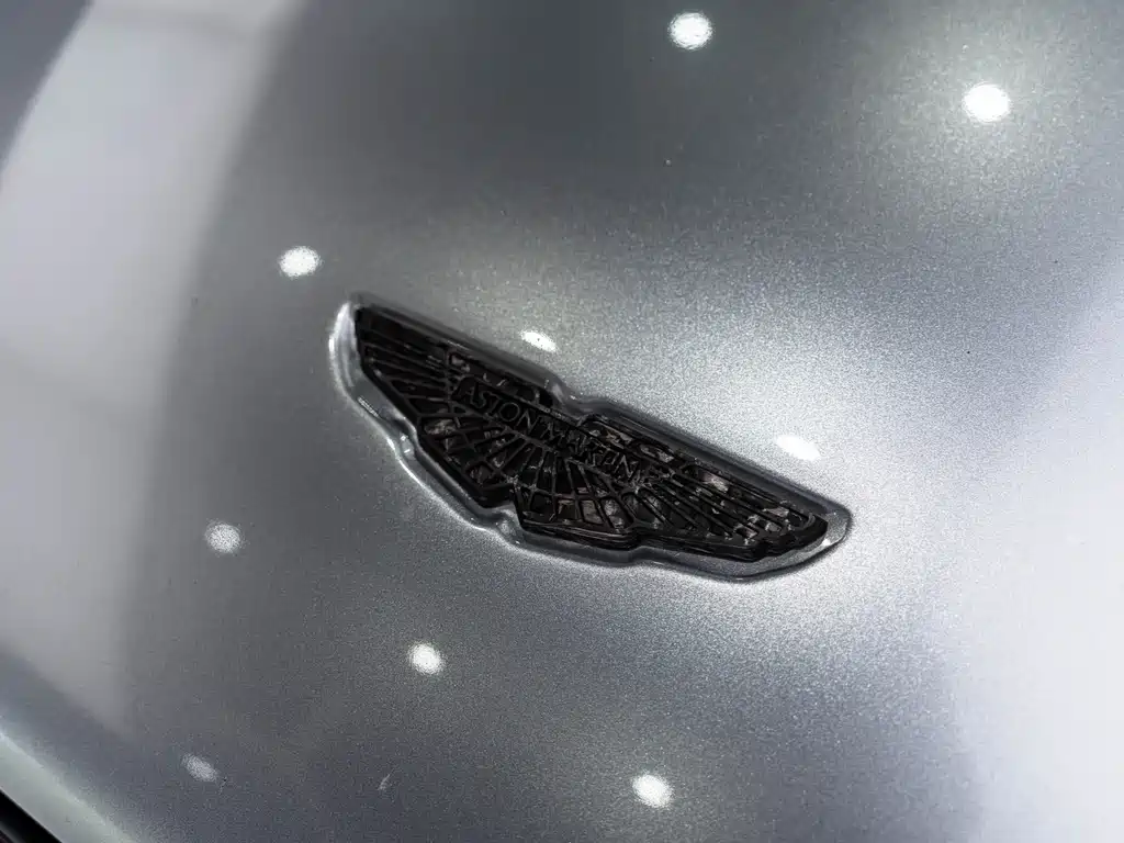 Aston Martin V8 Vantage 2016 — фото 25