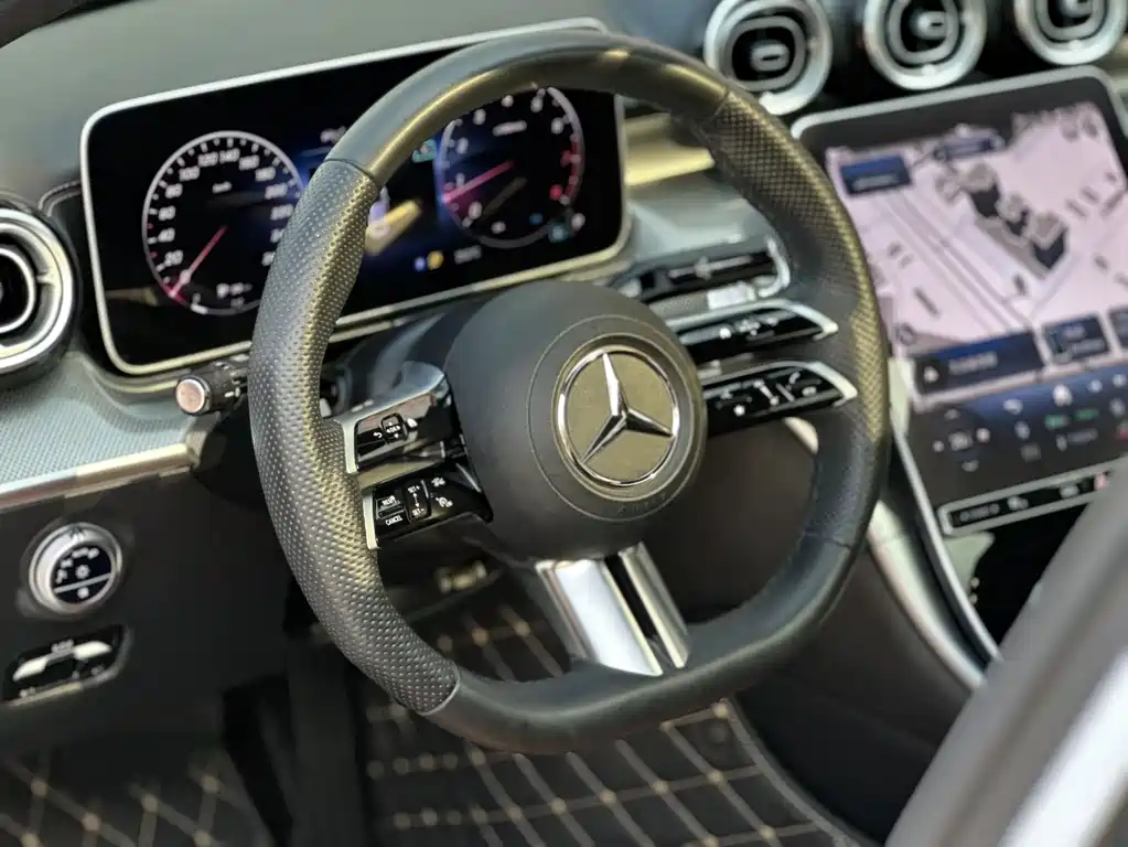 Mercedes-Benz C-Class 2023 — фото 12