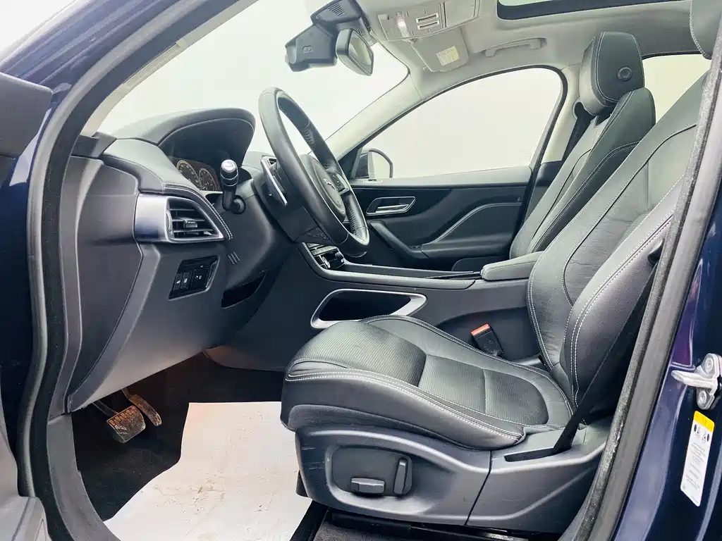 Jaguar F-PACE 2018 — фото 13