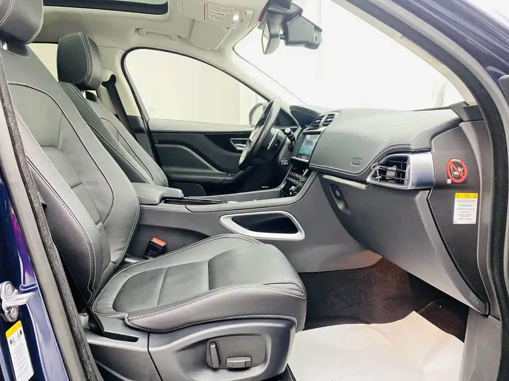 Jaguar F-PACE 2018 — фото 15
