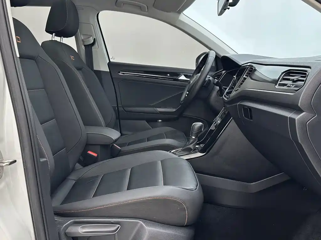 Volkswagen T-Roc 2022 — фото 9
