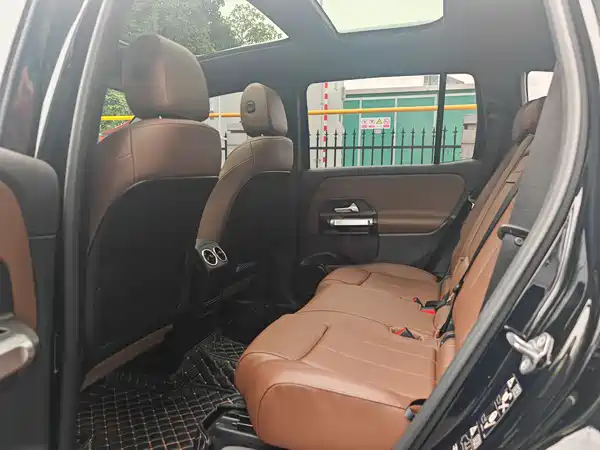 Mercedes-Benz GLB 2023