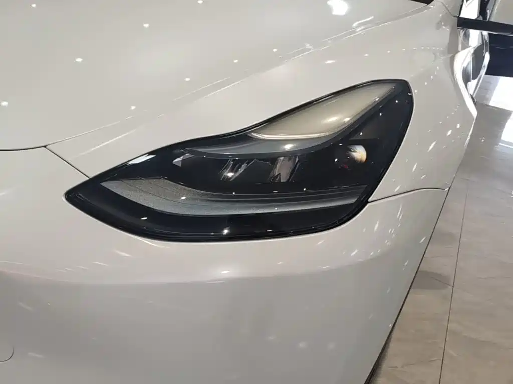 Tesla Model Y 2023 — фото 24