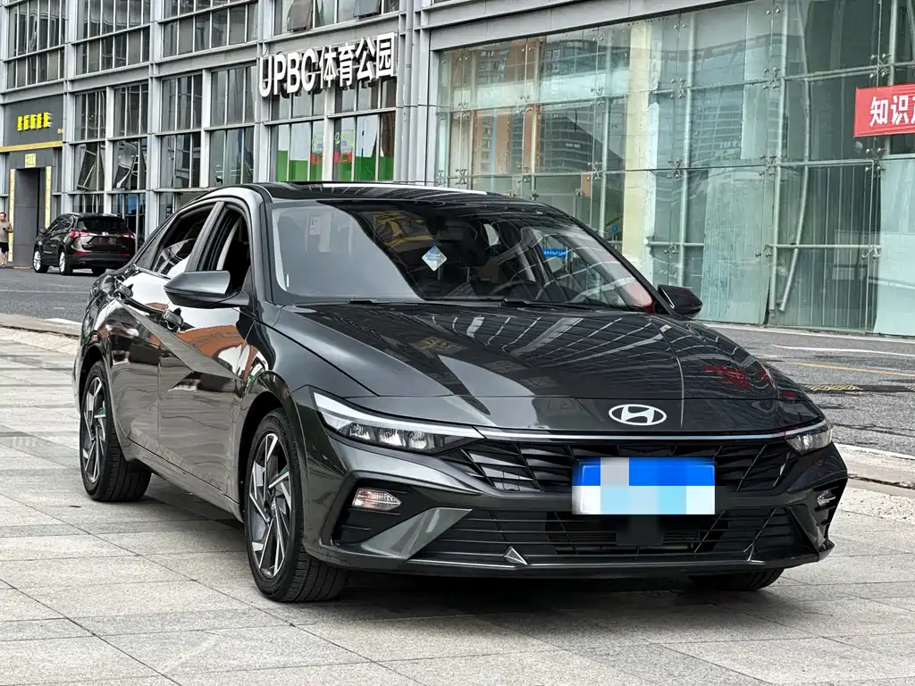 Hyundai Elantra 2025 — фото 3